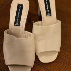 Steven by Steve Madden. White and black. Size 6.